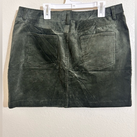 Lulus  Olive green corduroy miniskirt with a charming feel
Lulus - Picture 8 of 10